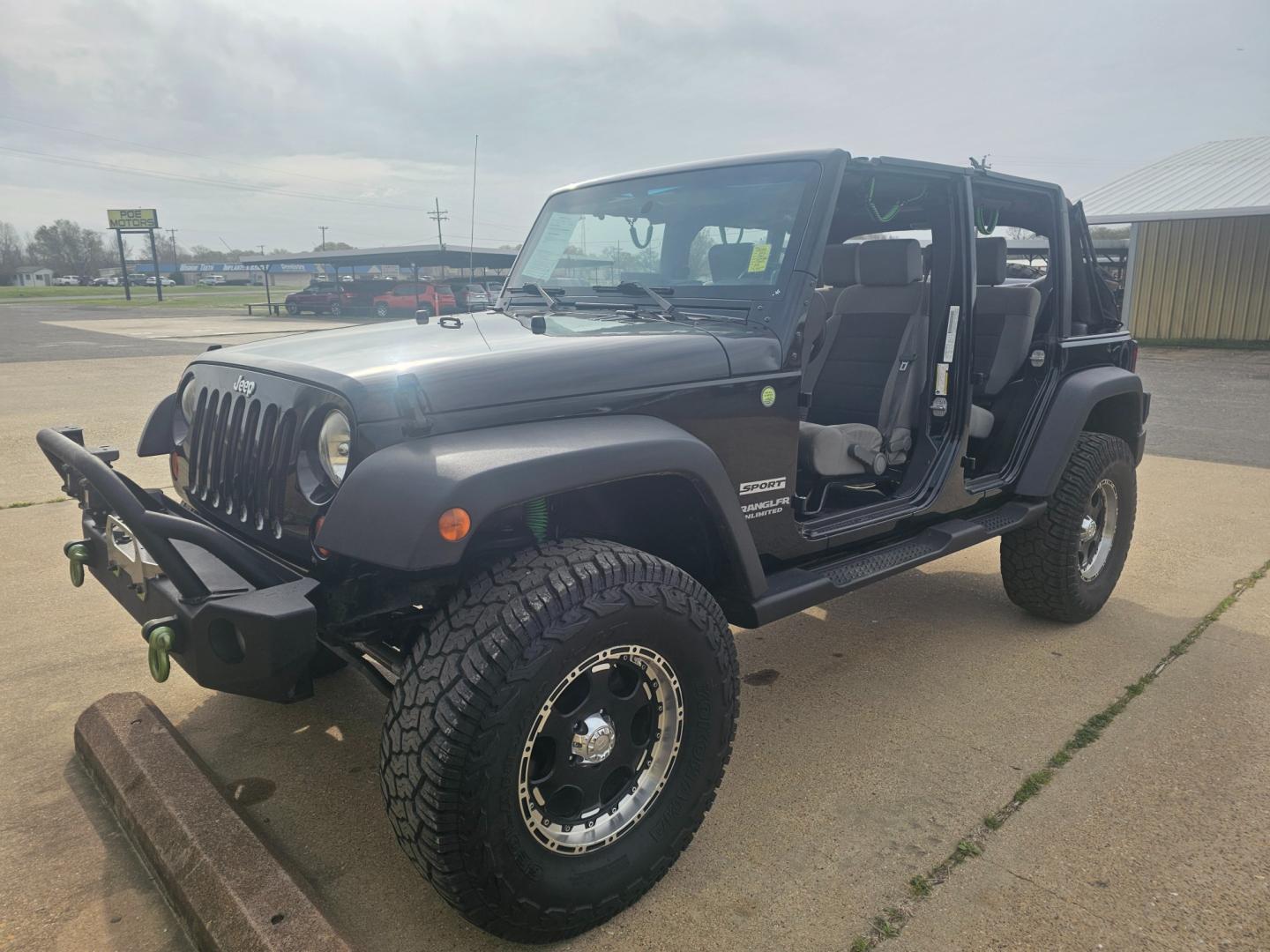 2010 BLACK Jeep Wrangler Unlimited Sport 4WD (1J4BA3H16AL) with an 3.8L V6 OHV 12V engine, located at 533 S Seven Points BLVD, Seven Points, TX, 75143, (430) 255-4030, 32.313999, -96.209351 - Photo#0